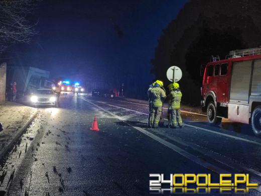 Czołowe zderzenie na DK94. Droga zablokowana