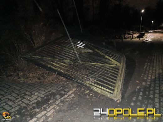 Staranował bramę opolskiego zoo. Kierowca był pijany