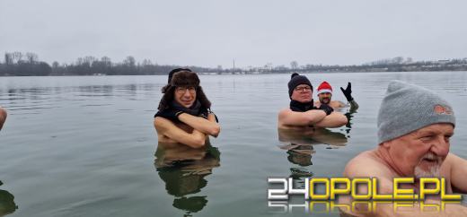 Opłatek w lodowatej wodzie? Tak spędzili wigilijne przedpołudnie