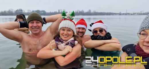 Opłatek w lodowatej wodzie? Tak spędzili wigilijne przedpołudnie