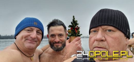 Opłatek w lodowatej wodzie? Tak spędzili wigilijne przedpołudnie