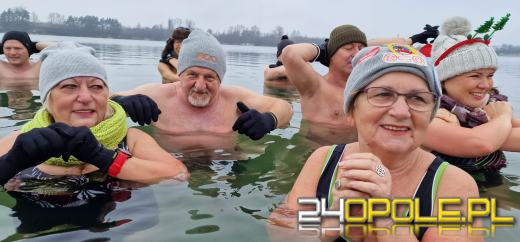 Opłatek w lodowatej wodzie? Tak spędzili wigilijne przedpołudnie