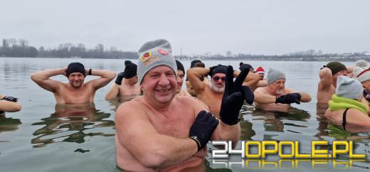 Opłatek w lodowatej wodzie? Tak spędzili wigilijne przedpołudnie