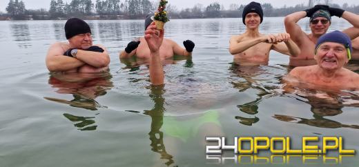 Opłatek w lodowatej wodzie? Tak spędzili wigilijne przedpołudnie