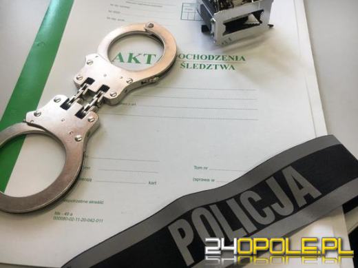 Przekroczył dopuszczalną prędkość - miał zakaz prowadzenia pojazdów i był poszukiwany