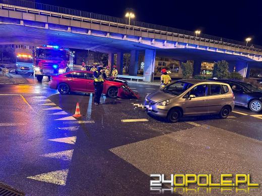Zderzenie dwóch pojazdów na "dużym rondzie" w Opolu 