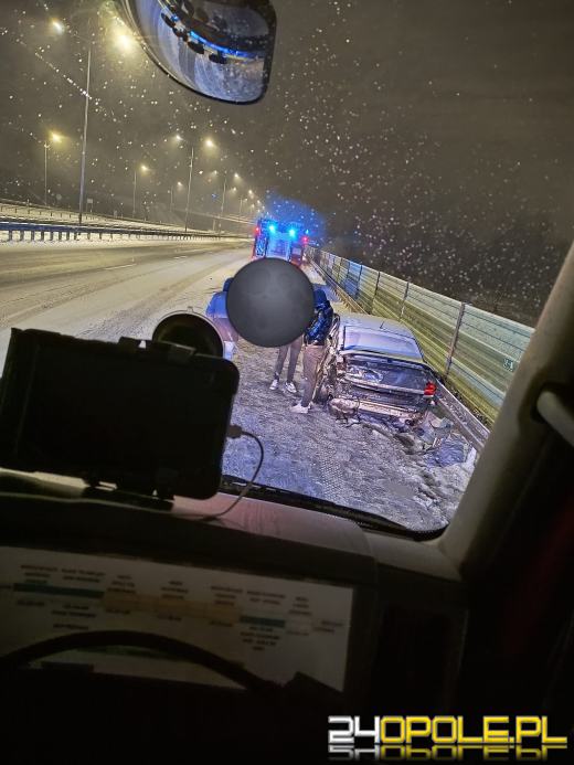 Kolizja autokaru i osobówki na A4