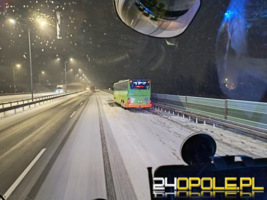 Kolizja autokaru i osobówki na A4