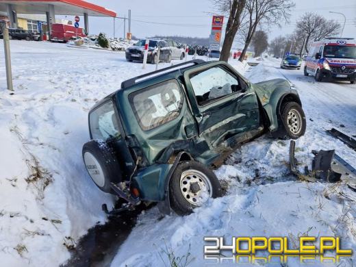 Zderzenie pojazdów w Otmuchowie. Jeden pojazd wpadł do rowu