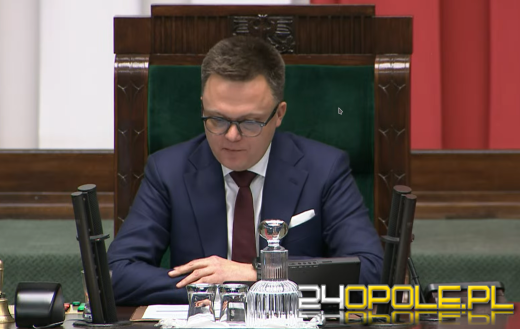 Według sondażu Polacy bardzo dobrze oceniają Szymona Hołownię 