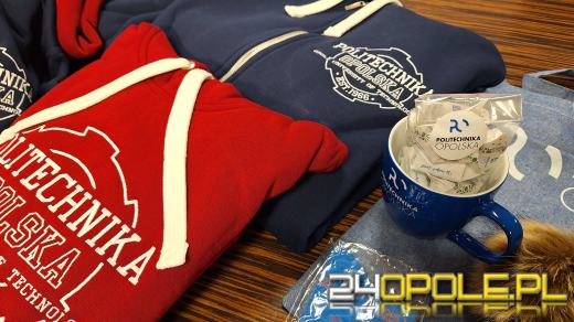 Rektor Politechniki Opolskiej przekazał dary na WOŚP