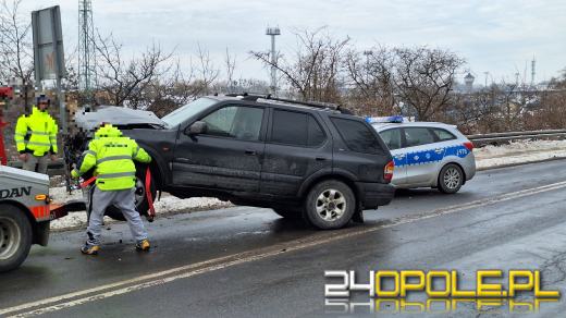 37-latek wjechał w naczepę ciężarówki w Opolu 