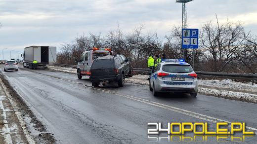 37-latek wjechał w naczepę ciężarówki w Opolu 