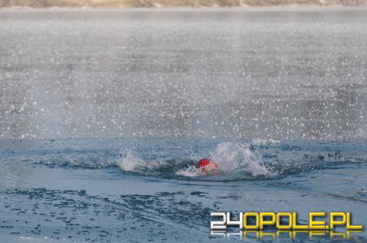 Lód na akwenach - opolscy strażacy ćwiczą ratownictwo lodowe