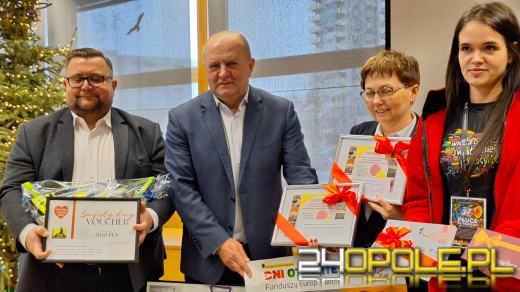 Opolskie gra z WOŚP. Zarząd Województwa przekazał fanty na licytacje