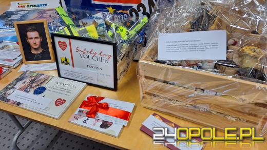 Opolskie gra z WOŚP. Zarząd Województwa przekazał fanty na licytacje