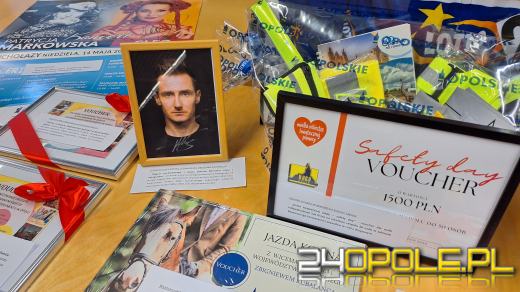 Opolskie gra z WOŚP. Zarząd Województwa przekazał fanty na licytacje