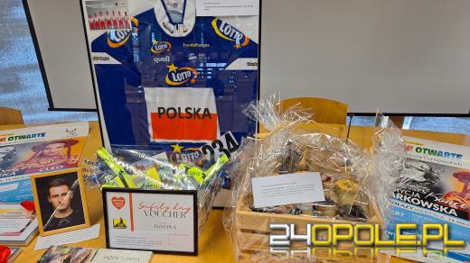 Opolskie gra z WOŚP. Zarząd Województwa przekazał fanty na licytacje