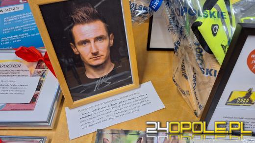 Opolskie gra z WOŚP. Zarząd Województwa przekazał fanty na licytacje