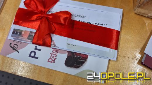 Opolskie gra z WOŚP. Zarząd Województwa przekazał fanty na licytacje