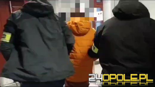 Miał oferować do sprzedaży broń z bagnetem - nie umknęło to uwadze policjantów