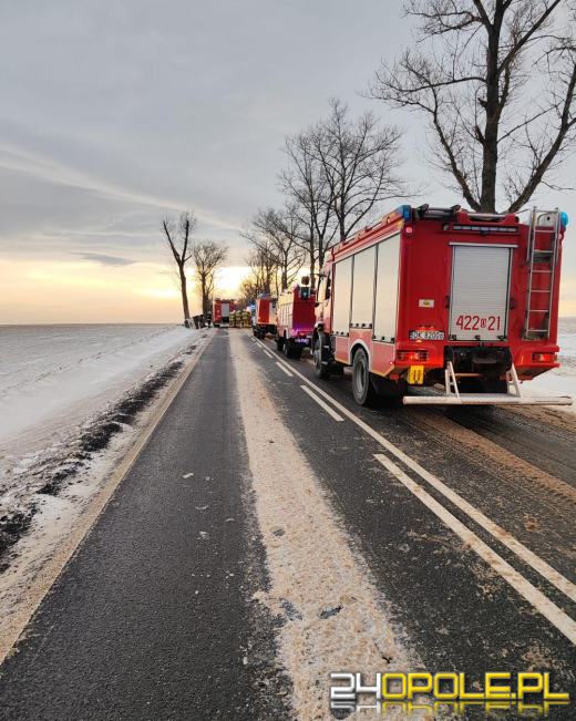 Zderzenie trzech pojazdów na skrzyżowaniu. Podróżujący mieli dużo szczęścia