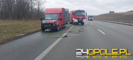 Pożar komory silnika w samochodzie dostawczym
