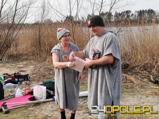 Kwestują nawet w wodzie! To jedni z najtwardszych wolontariuszy! 