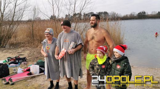 Kwestują nawet w wodzie! To jedni z najtwardszych wolontariuszy! 