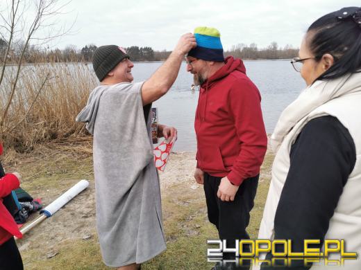 Kwestują nawet w wodzie! To jedni z najtwardszych wolontariuszy! 