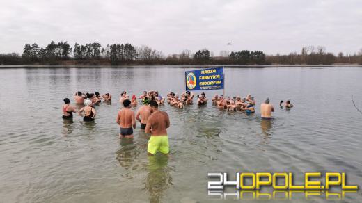 Kwestują nawet w wodzie! To jedni z najtwardszych wolontariuszy! 