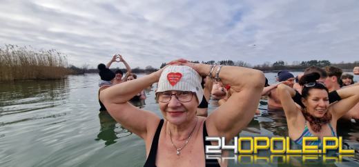 Kwestują nawet w wodzie! To jedni z najtwardszych wolontariuszy! 