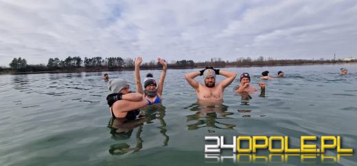 Kwestują nawet w wodzie! To jedni z najtwardszych wolontariuszy! 