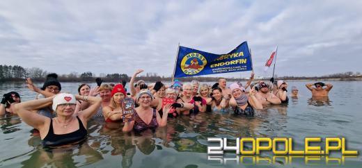 Kwestują nawet w wodzie! To jedni z najtwardszych wolontariuszy! 