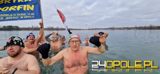 Kwestują nawet w wodzie! To jedni z najtwardszych wolontariuszy! 