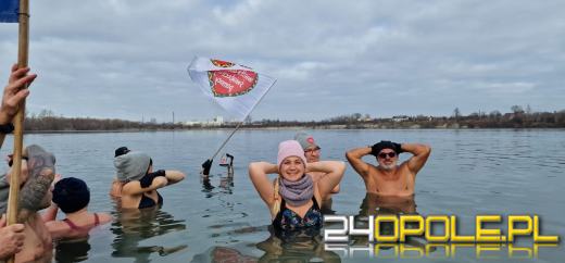 Kwestują nawet w wodzie! To jedni z najtwardszych wolontariuszy! 