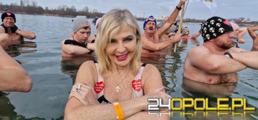 Kwestują nawet w wodzie! To jedni z najtwardszych wolontariuszy! 