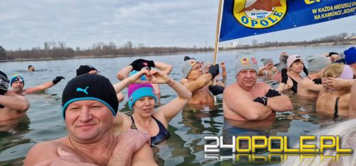 Kwestują nawet w wodzie! To jedni z najtwardszych wolontariuszy! 