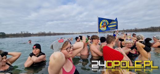 Kwestują nawet w wodzie! To jedni z najtwardszych wolontariuszy! 