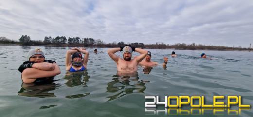 Kwestują nawet w wodzie! To jedni z najtwardszych wolontariuszy! 