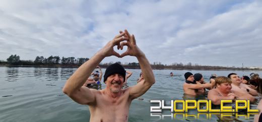 Kwestują nawet w wodzie! To jedni z najtwardszych wolontariuszy! 