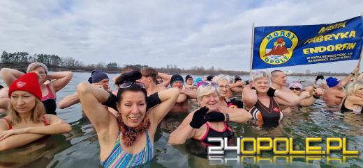 Kwestują nawet w wodzie! To jedni z najtwardszych wolontariuszy! 