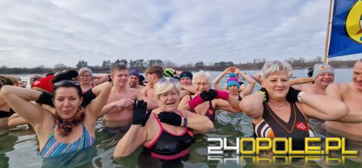 Kwestują nawet w wodzie! To jedni z najtwardszych wolontariuszy! 