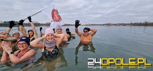 Kwestują nawet w wodzie! To jedni z najtwardszych wolontariuszy! 