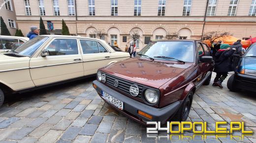 Pojazdy zabytkowe na Rynku. Gratka dla fanów "staroci" 