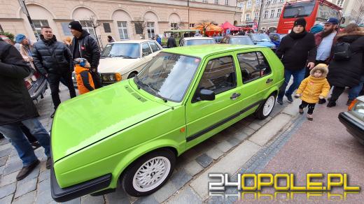 Pojazdy zabytkowe na Rynku. Gratka dla fanów "staroci" 