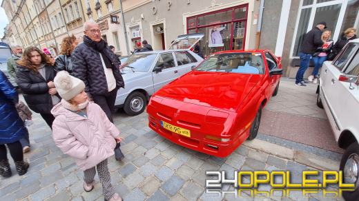 Pojazdy zabytkowe na Rynku. Gratka dla fanów "staroci" 