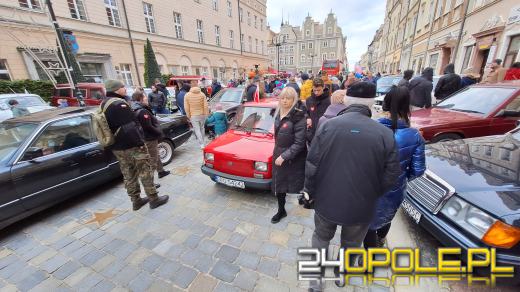Pojazdy zabytkowe na Rynku. Gratka dla fanów "staroci" 