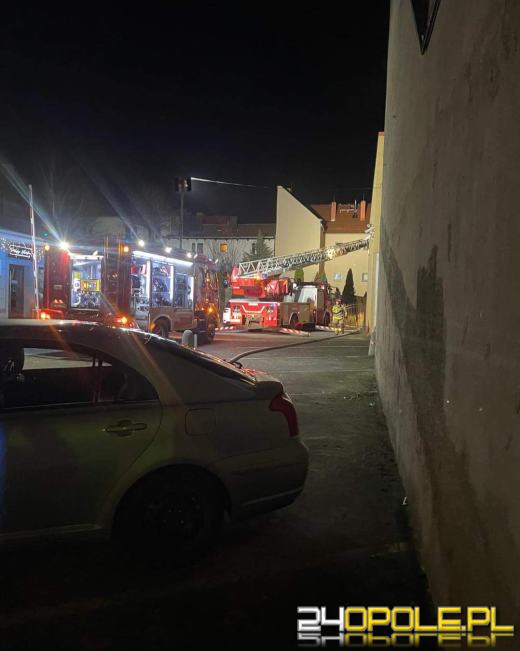 Strażacy gasili płonący balkon w Kędzierzynie-Koźlu 