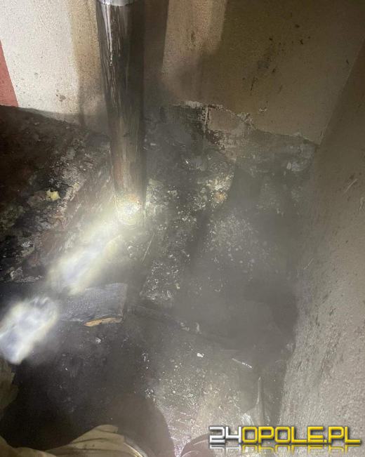 Strażacy gasili płonący balkon w Kędzierzynie-Koźlu 